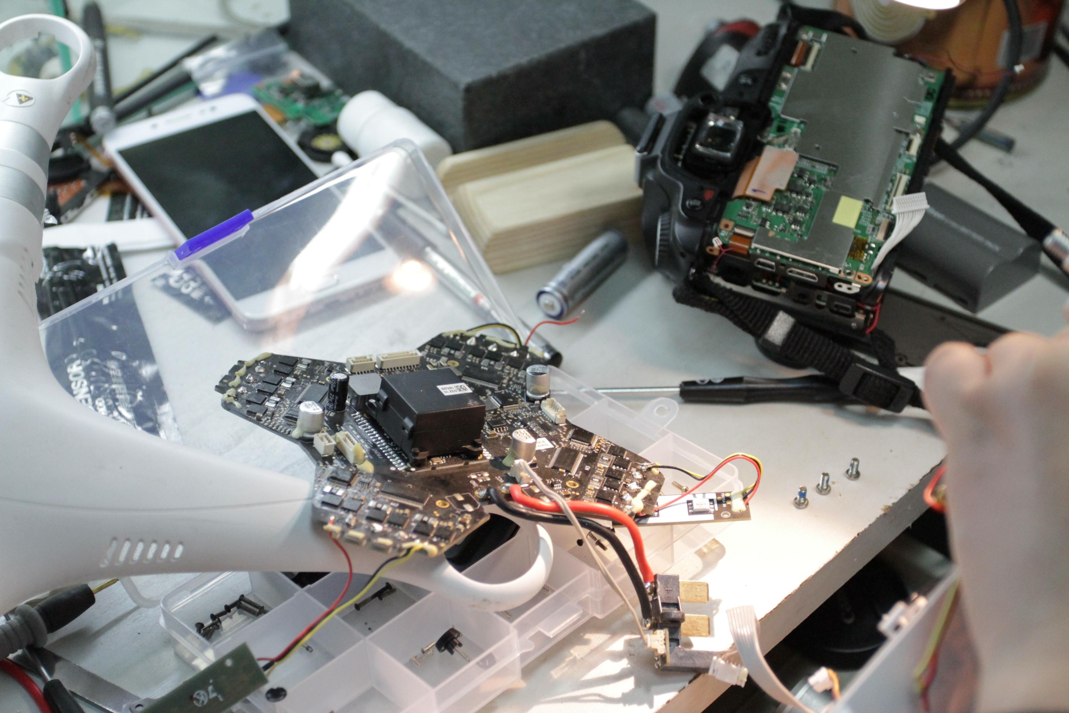 90后農村小伙巧手修無人機，年修400臺圓城市夢